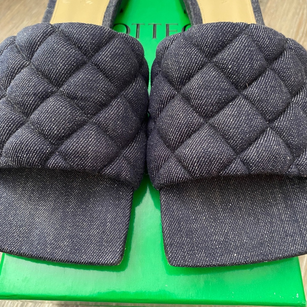 Authentic Bottega Veneta Lido Slides! size 40
